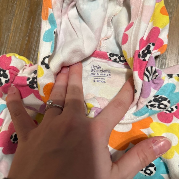 ✨2/$6✨ Baby girl hoodie - Picture 2 of 2